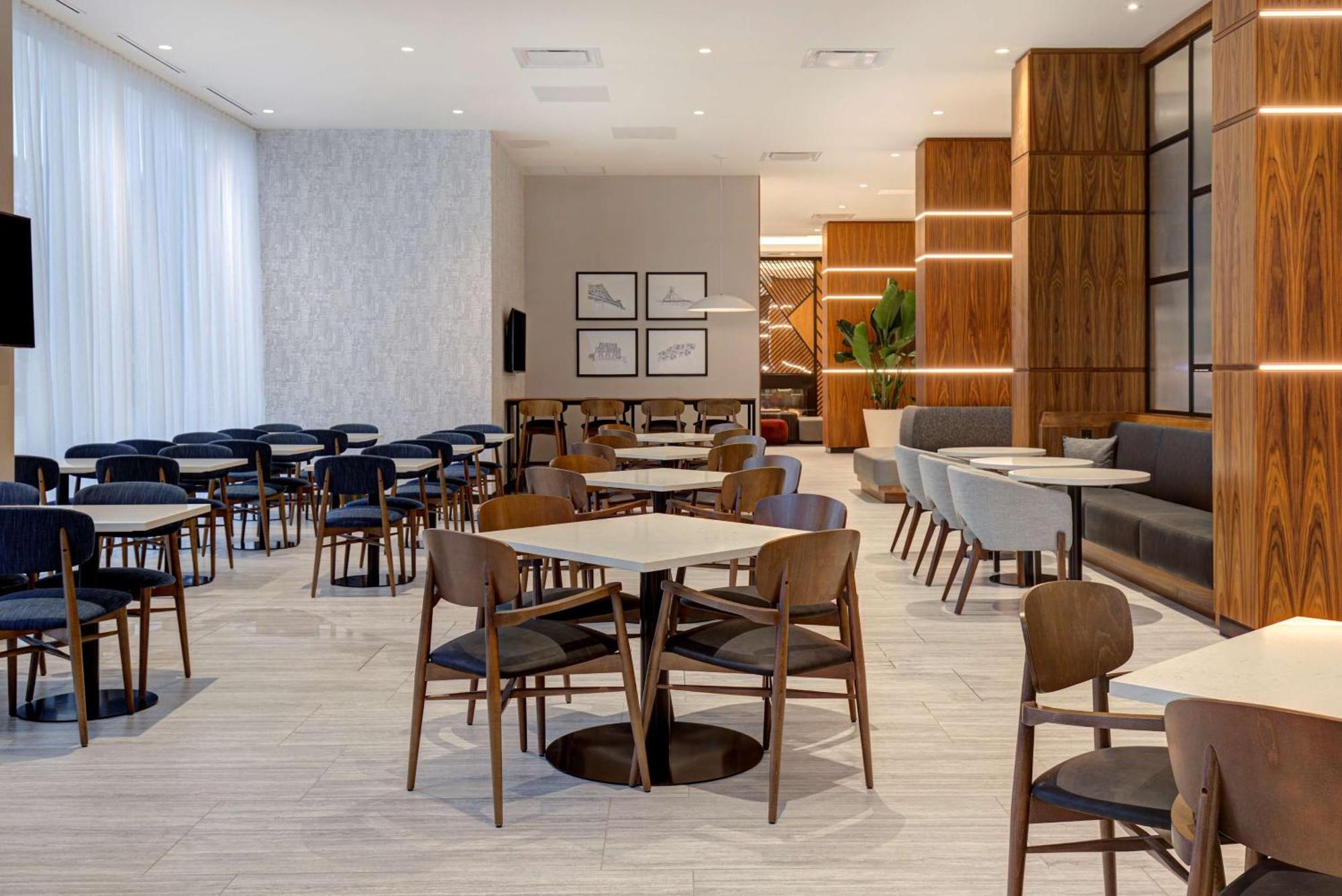 Homewood By Hilton Downtown Montréal