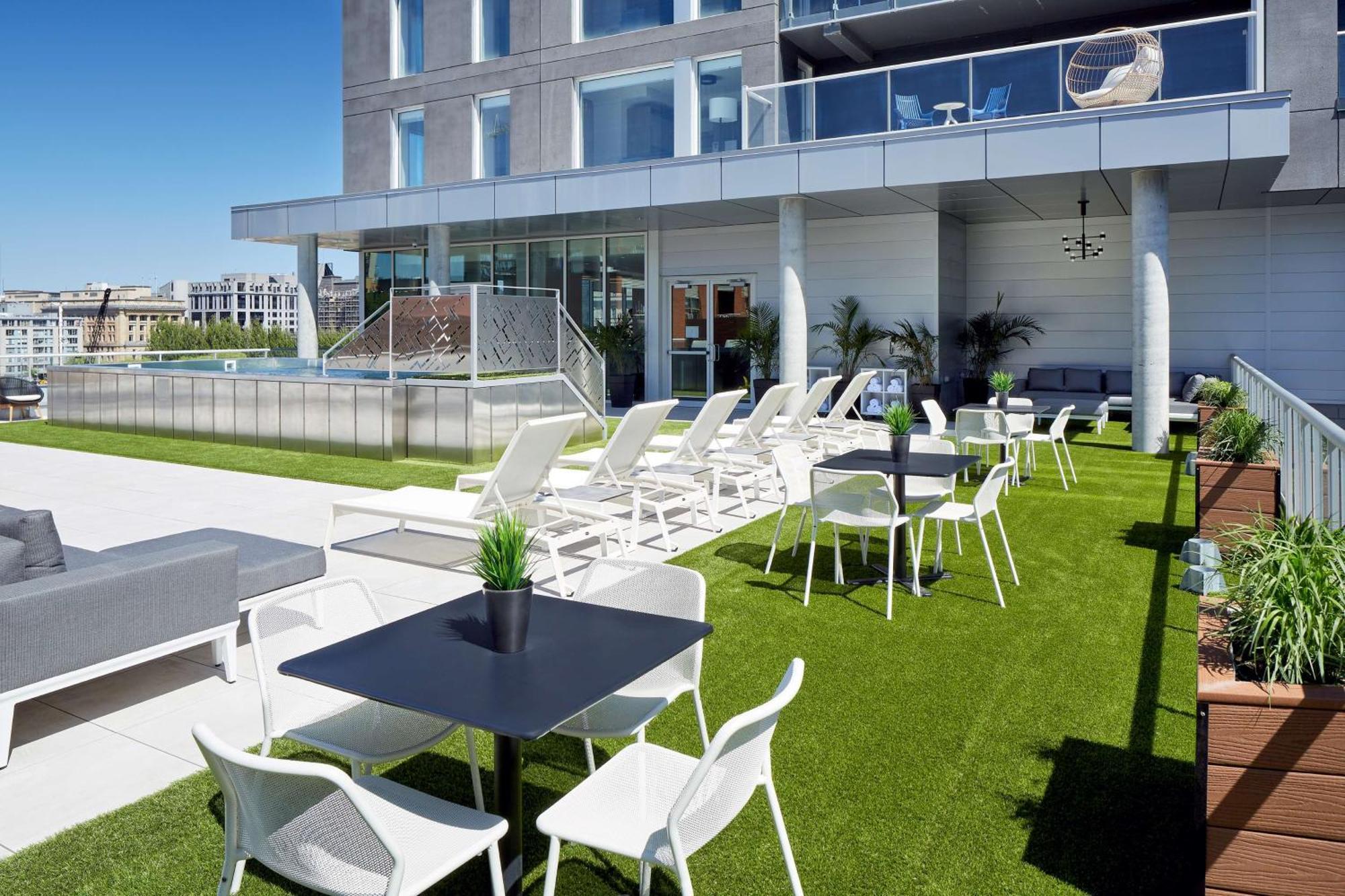 Hotel Homewood By Hilton Downtown Montreal